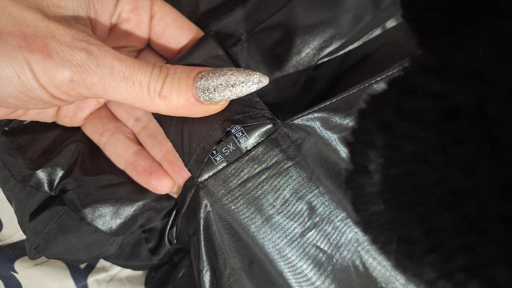 Guess страхотно яке !