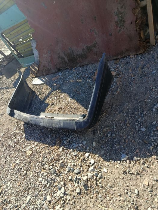 Продам задний бампер на пассат б4.