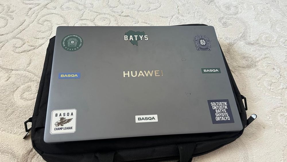 Ноутбук HUAWEI (компьютер)
