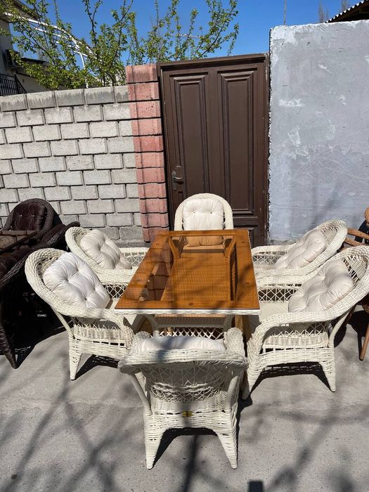 Ratan to'qima mebellar