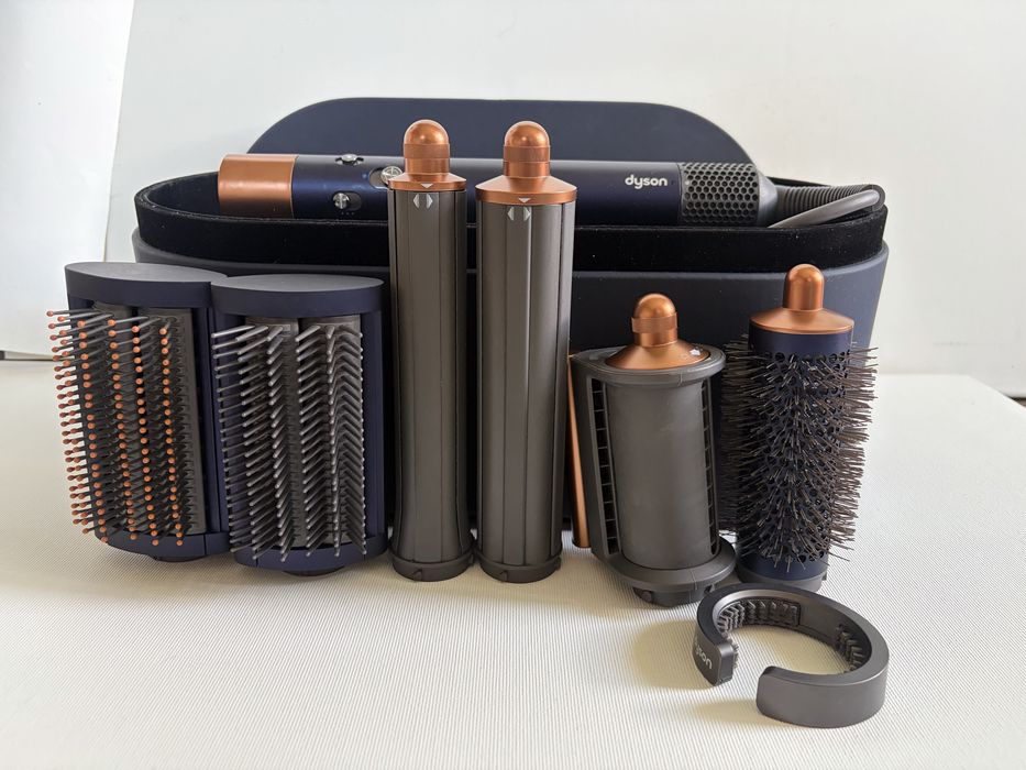 Dyson Airwrap navy blue