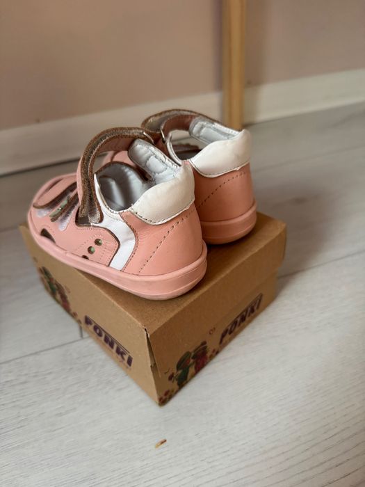 Бебешки сандали за момиче PONKI