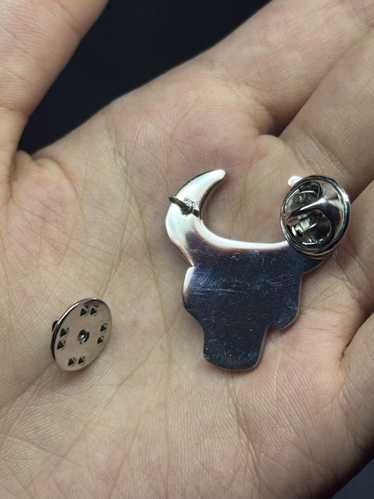 Значки на одежду