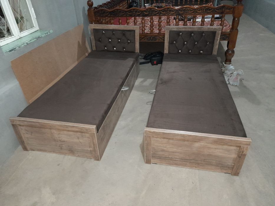 Krovat sotiladi 2 ta