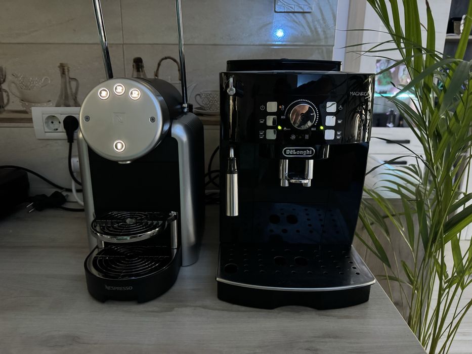 Vand espressoare de cafea NESPRESSO si DeLonghi