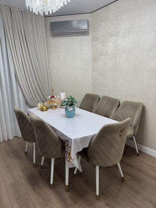 Продам стол со стульями 6шт