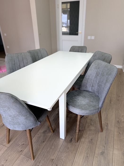 Срочно продам стол со стульями