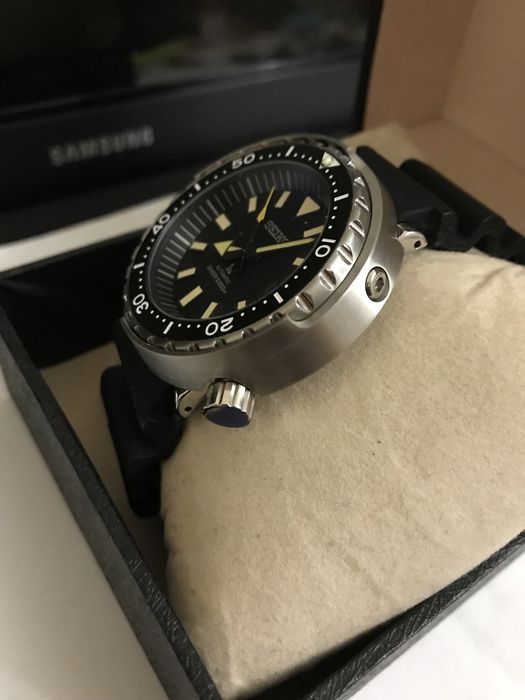 Водолазен часовник дайвър.