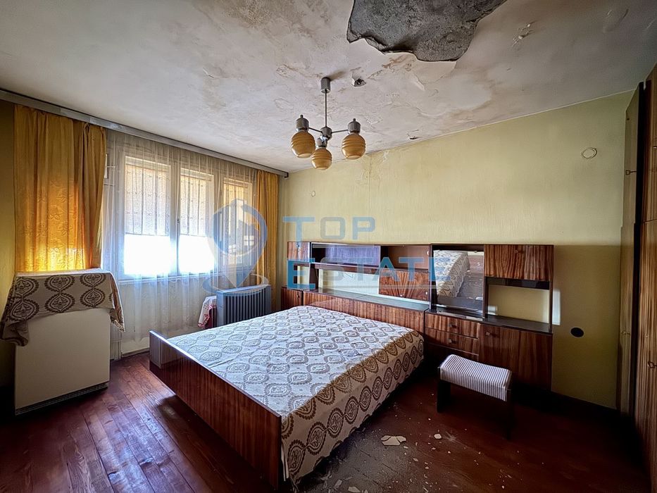 Многостаен тухлен апартамент с гараж в град Полски Тръмбеш, област Ве