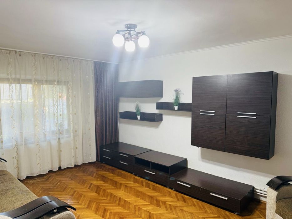 Vand apartament 3 camere parter