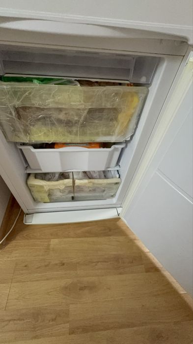 Продам холодильник Indesit