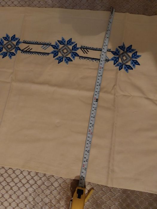 Две жълти калъфки