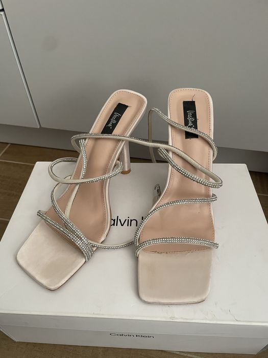 Сандали на ток с връзки