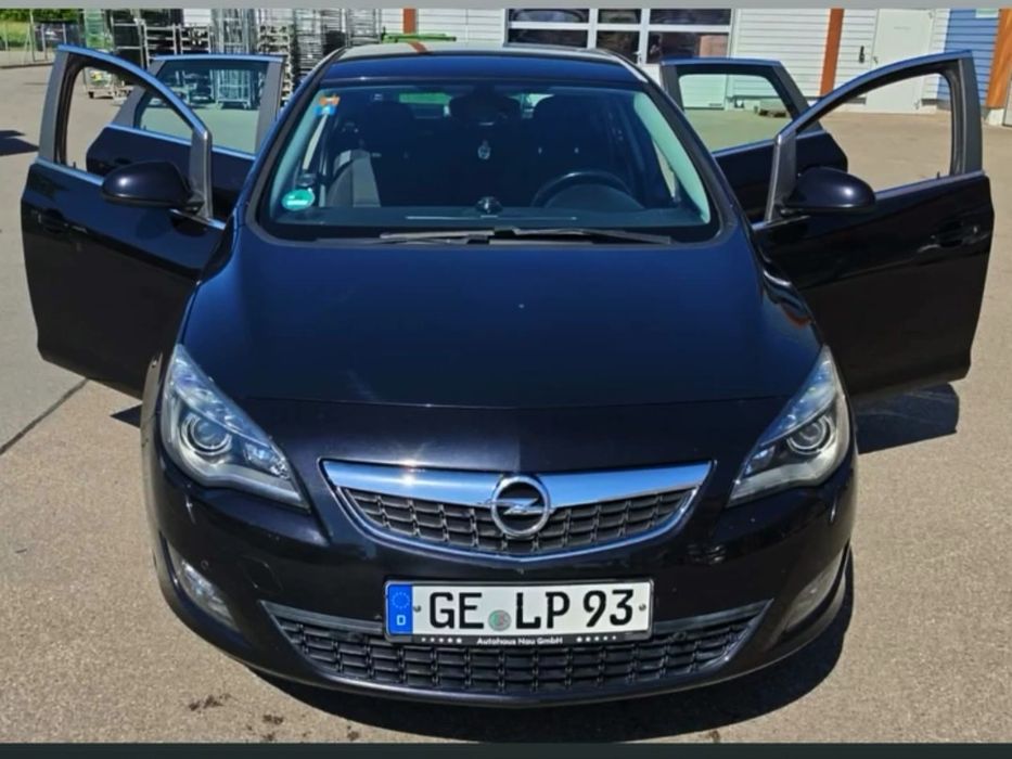 OPEL Astra 2011