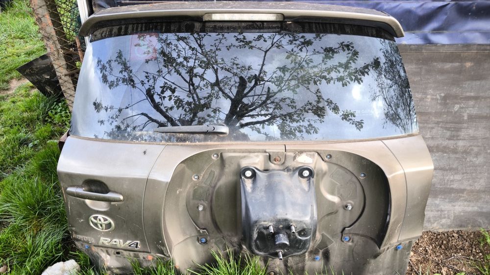 Toyota RAV4 2011 г. Кожен салон , задна лява врата и пета врата