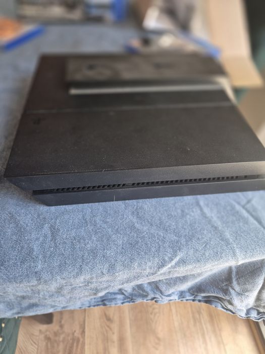 Ps4 fat 1 TB с 2 игри и 1 dualshock 4 v1