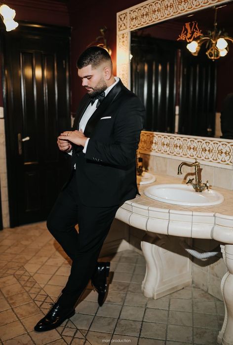 Costum Felix Ramiro Mire!