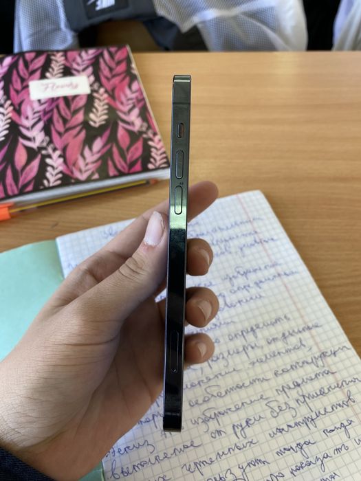 Айфон 12 про в идеальном состоянии