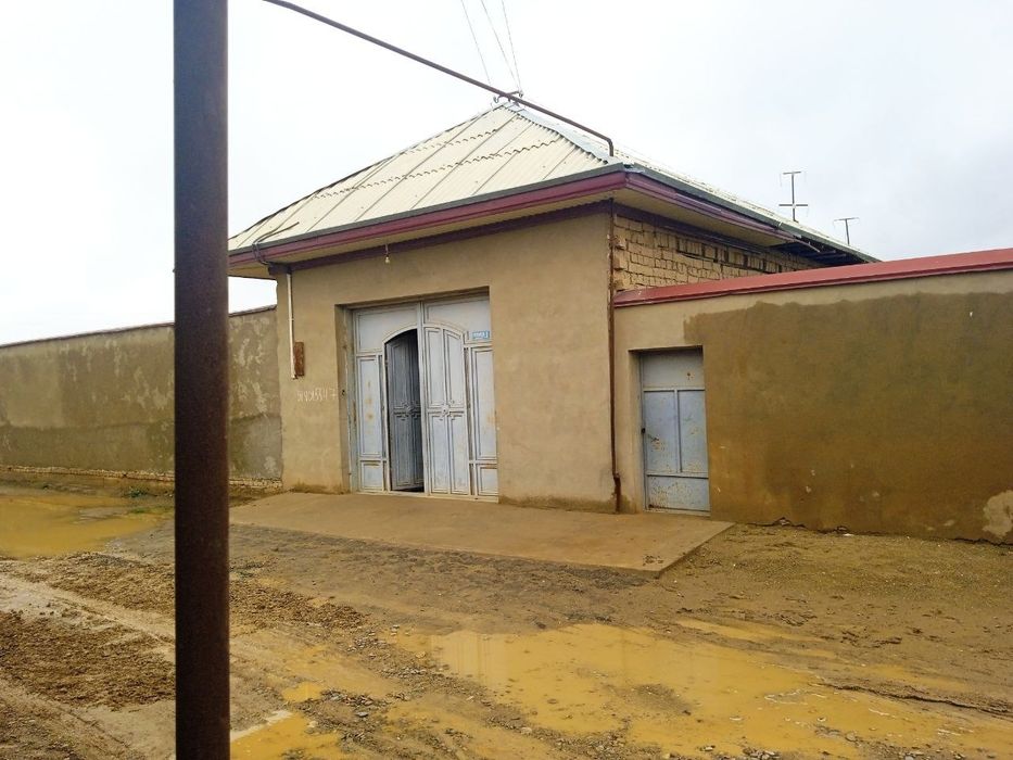 Uy sotiladi. 13 sotix. Srochno sotamiz pul zarur. Hamma sharoiti bor.