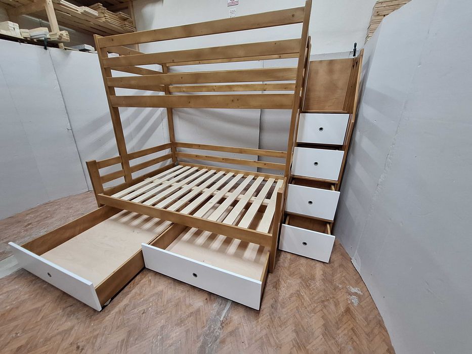 TRANSPORT GRATUIT.Pat etajat cu 3 locuri. Cod 3532