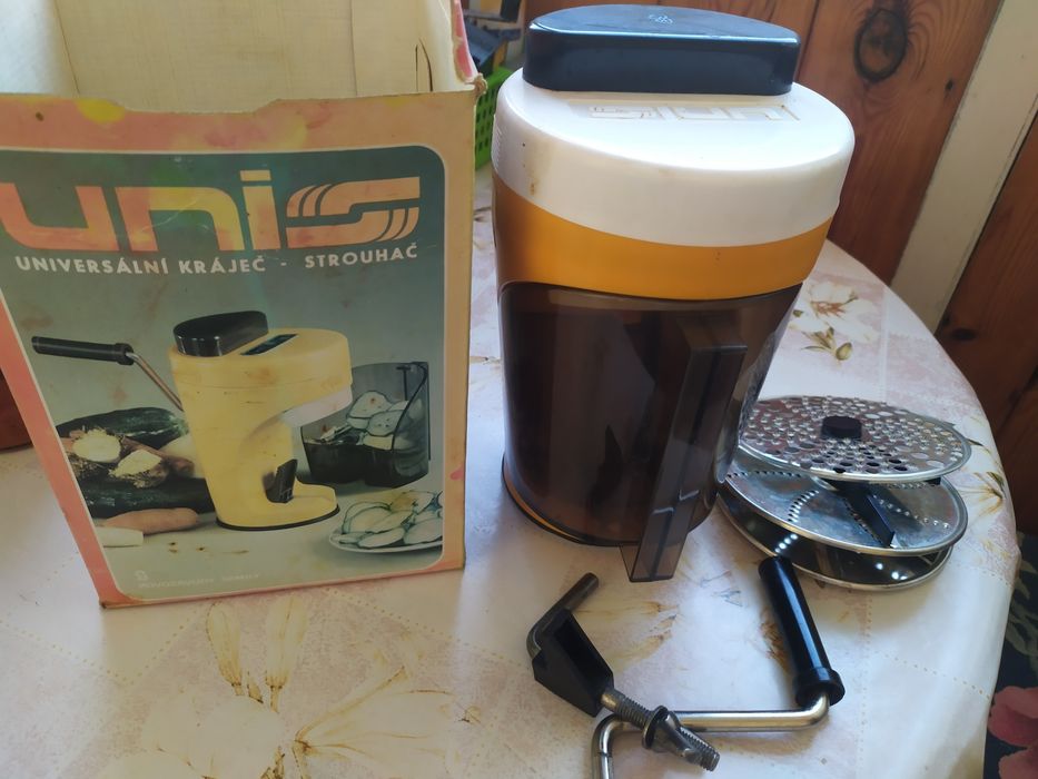 Universalni krajec stroinac