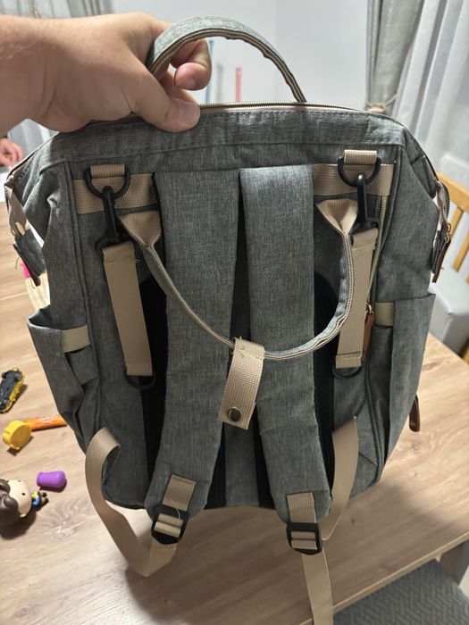 Geanta Bebe tip rucsac, incapatoare, impermeabila, versatila, ergonomica si sigura pentru mama, tata si copil