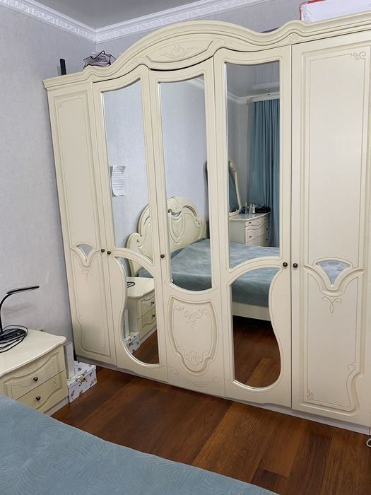 Продам спальный гарнитур