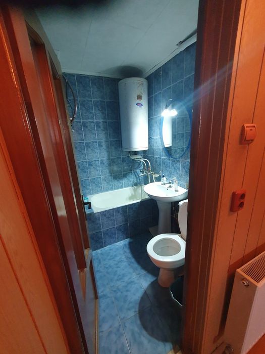 Vând apartament cu 2 camere decomandat.