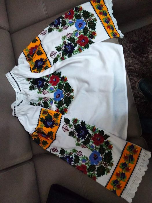 Produse traditionale Bucovinene cusute manual in Braiesti