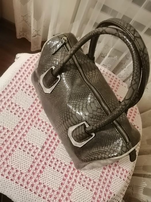 Дамска чанта чисто нова