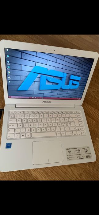 Laptop Asus Slim display 14,6 led,4gb ram,530gb m,functional cu incarc