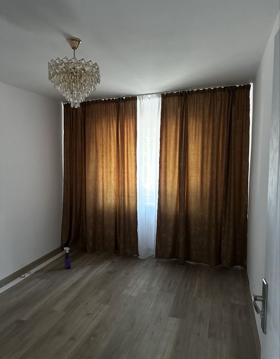 Vând apartament 3 camere