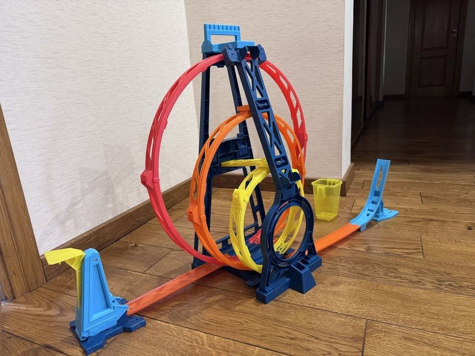 Hot Wheels трек тройная петля