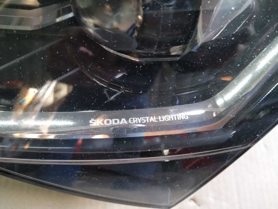 Фар ляв за Skoda Superb 3V