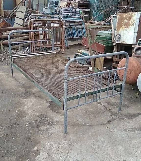 Кровать сотилади