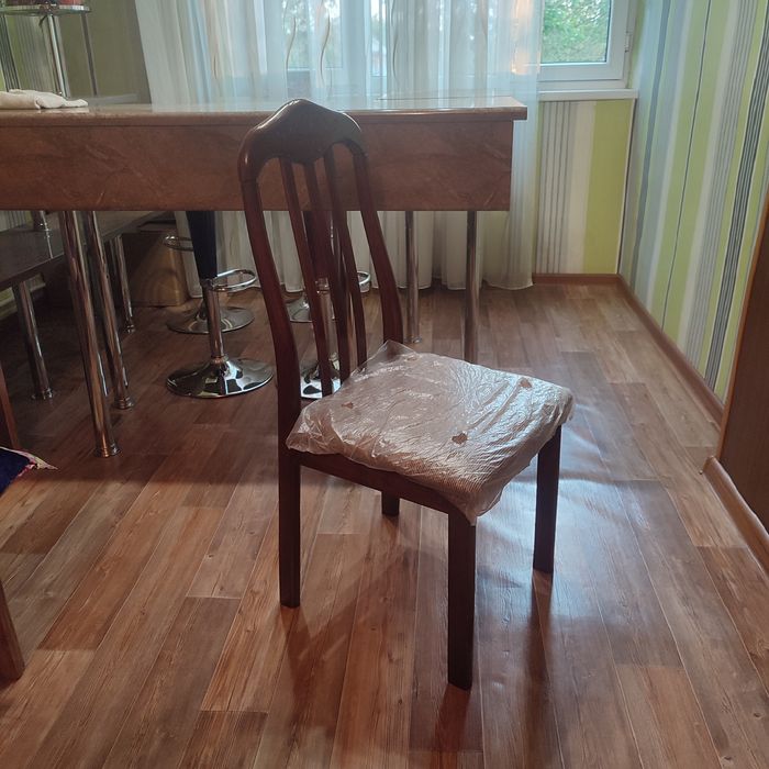 Стол со стульями в зал