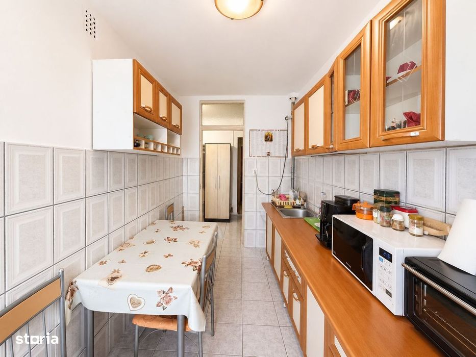 Apartament 3 camere decomandat, zona Alfa, etaj 1, două băi