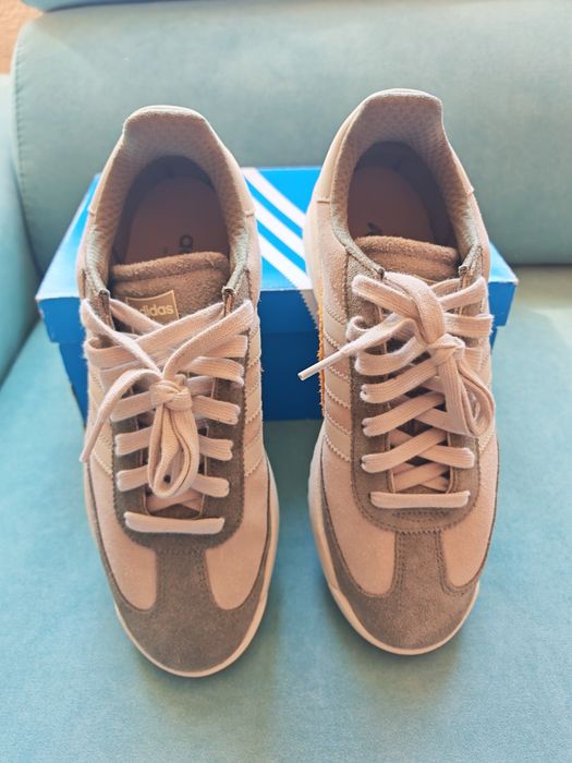 Маратонки Adidas .