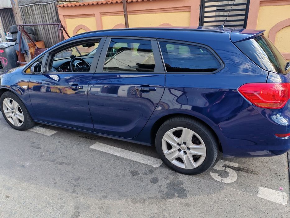Opel Astra J Sport Tourer 

An fabricatie 2011
Itp si asigurare valabi