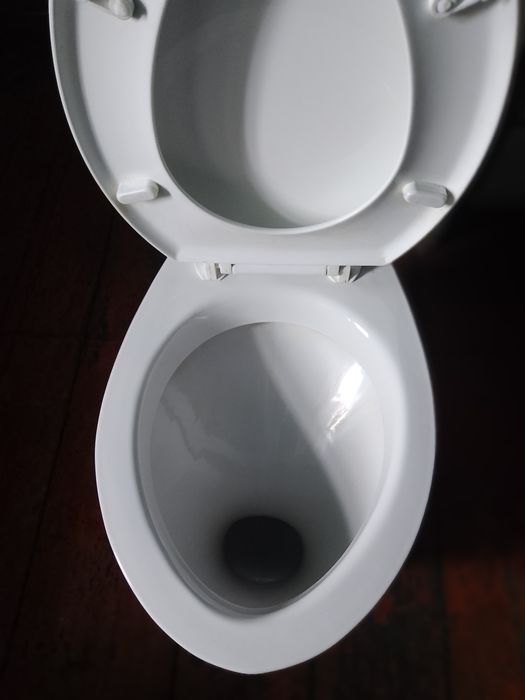 Расч/Налич.Торга нет.Унитаз в сборе-23000тен.