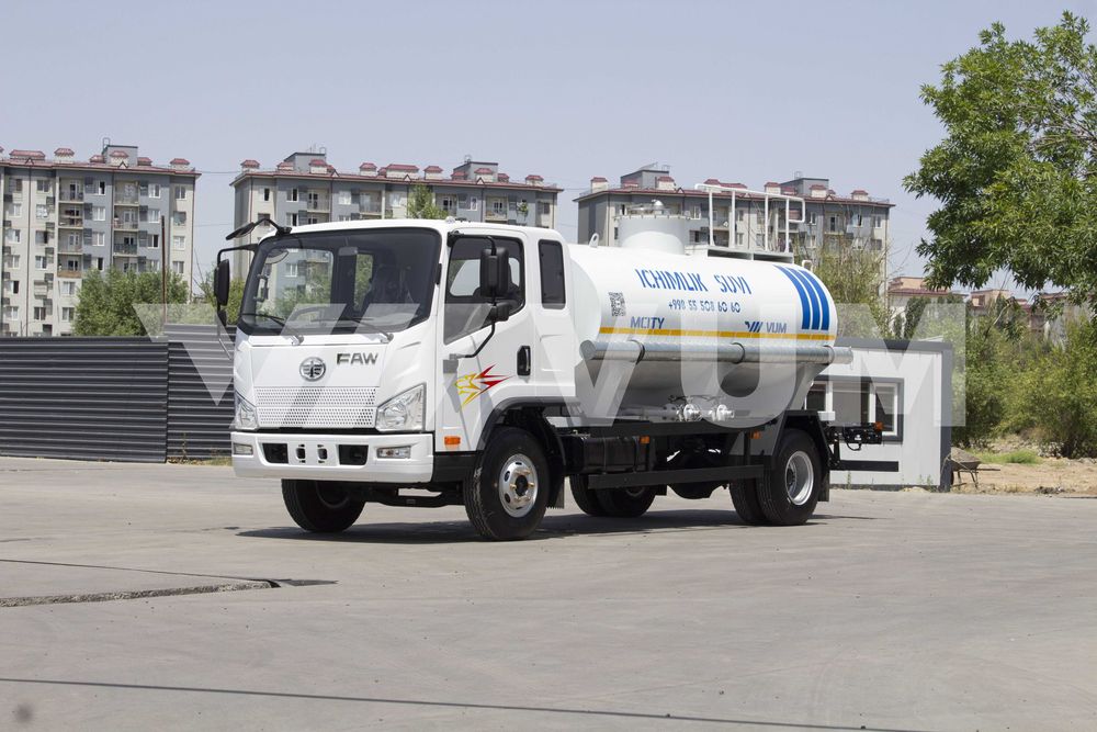 Водовоз питьевой воды FAW Tiger V (6 м³)