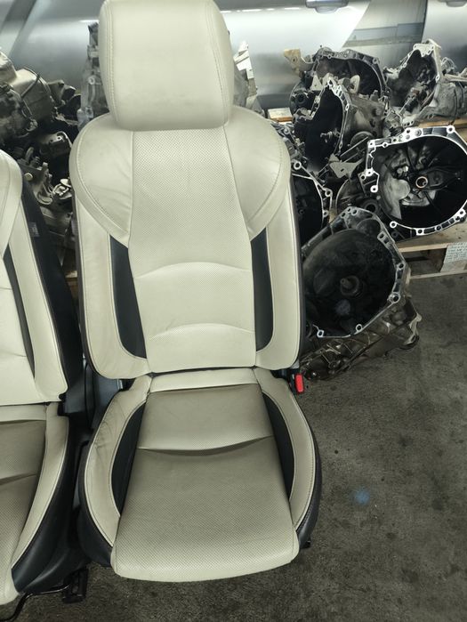 Кoжен салон за Mazda 3