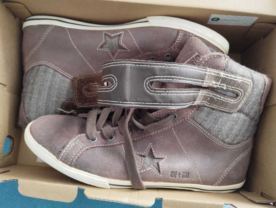 Cizme din piele năbuc și converse