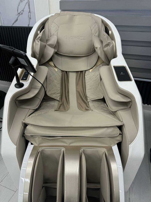 Массажное кресло с функцией подогрева для комфорта.