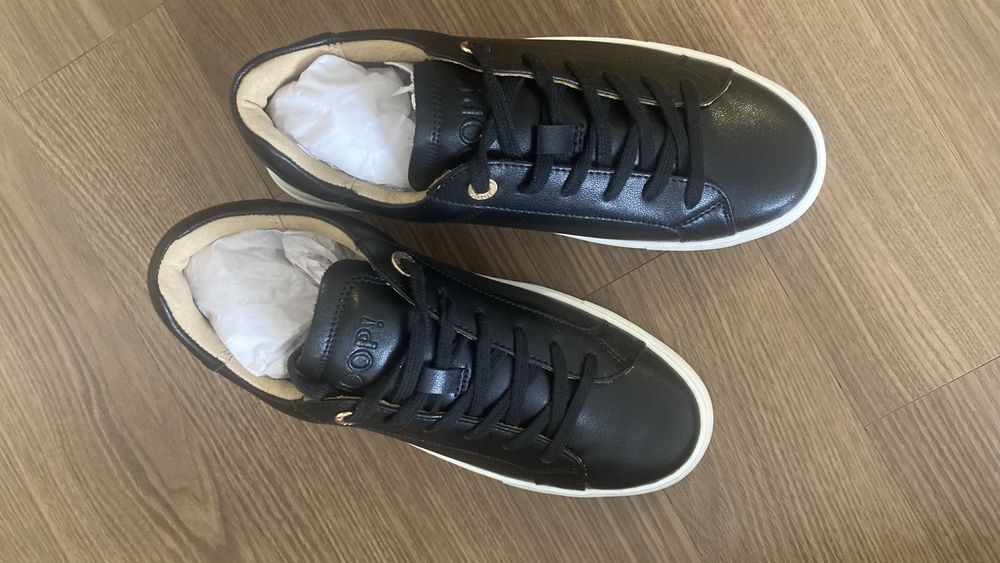 Сникеры женские черные