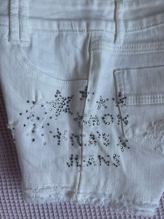 Бели къси панталони с апликирани кристали, размер S