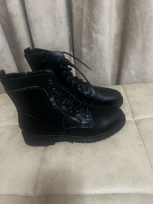 Ботиночки новые 41 рр покупала в Москве.