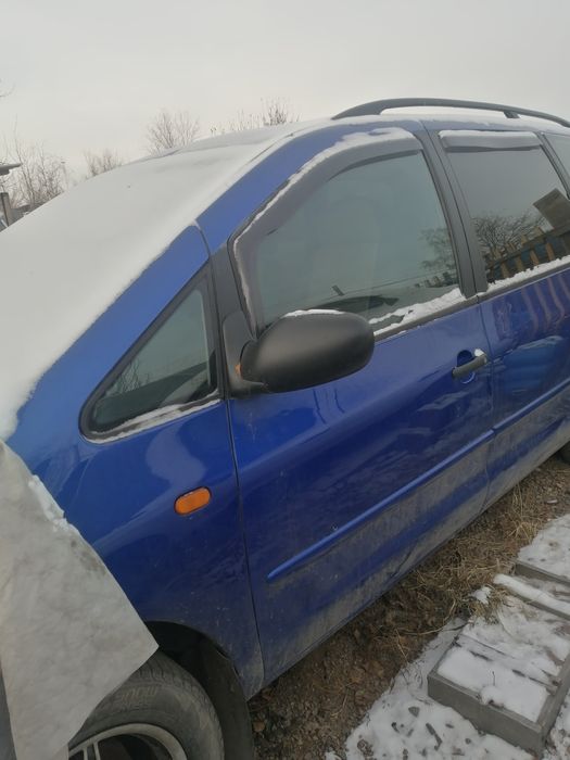 Продается автомобиль Volkswagen Sharan.