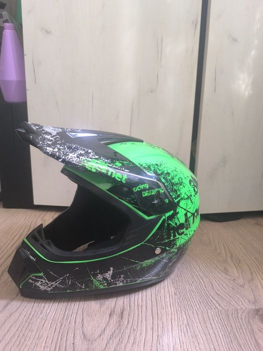 Vând cască  enduro , mărimea L stare impecabila