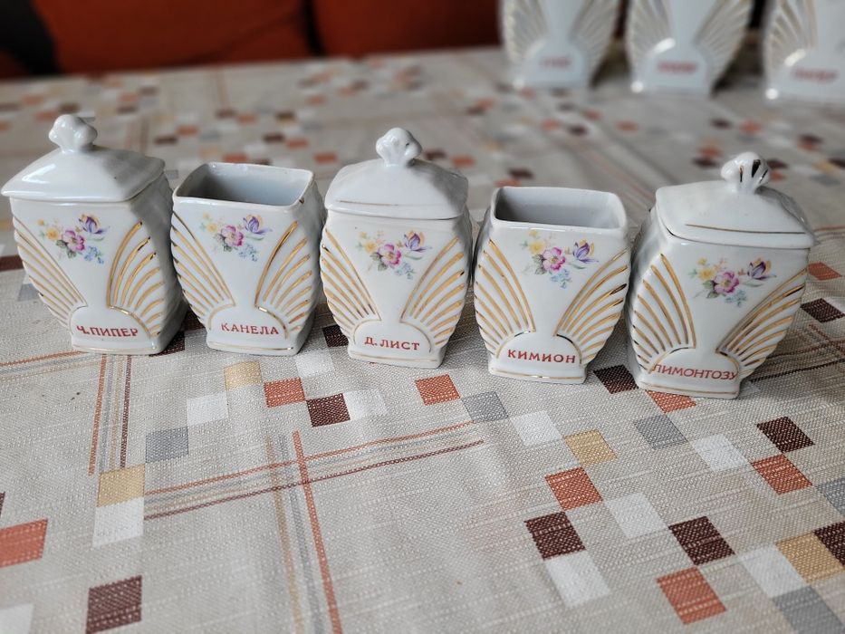 Порцеланови съдове за подправки